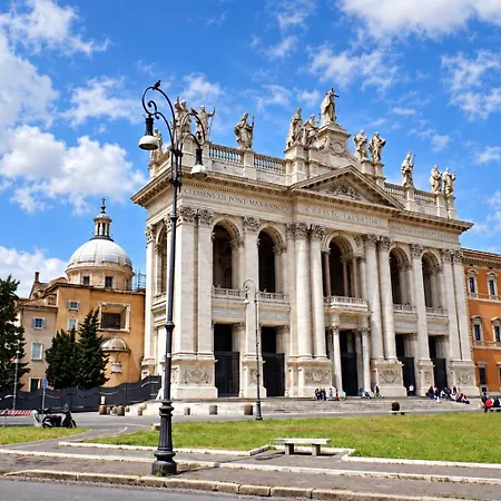 Lch-lateran Charming House